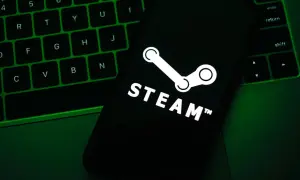 Telefon z logo Steam na tle zielonej klawiatury.